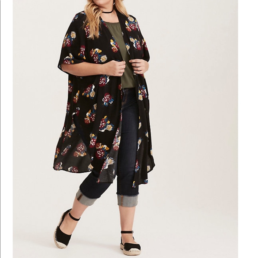 Torrid Floral print challis shirttail kimono